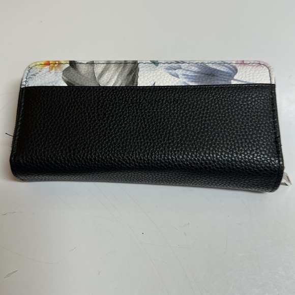 NWOT! Stone Mountain Wallet - Picture 4 of 10